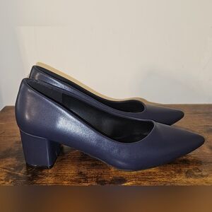Genshuo Navy Block Heel Pumps